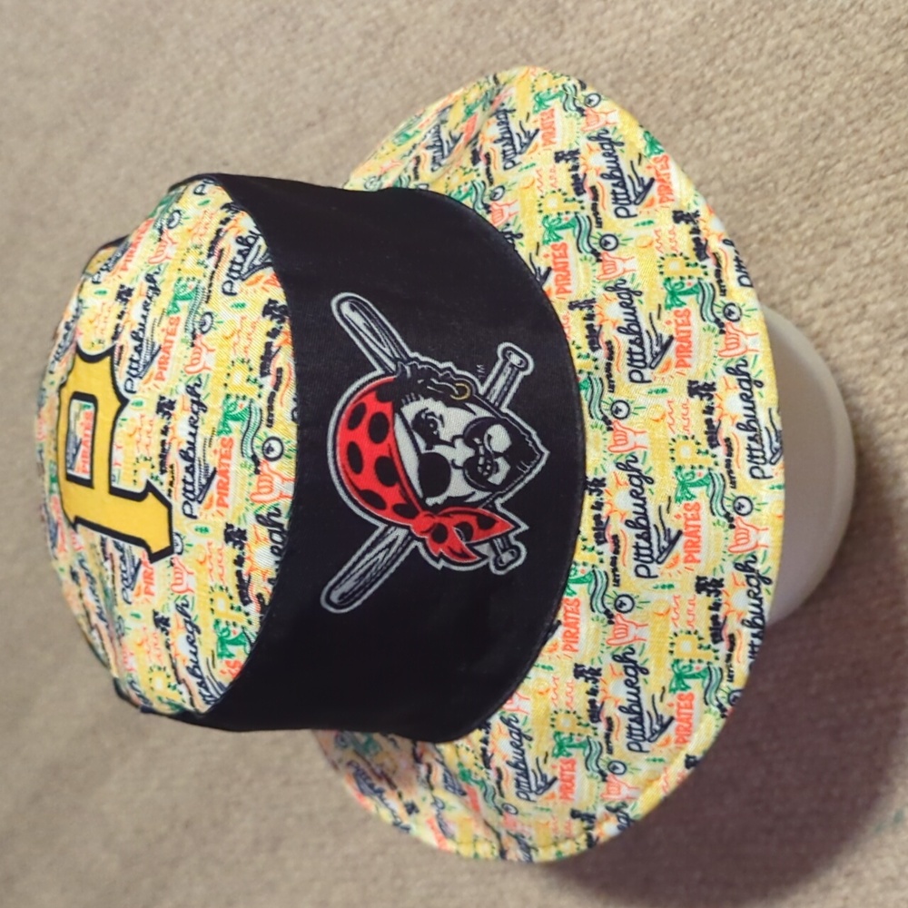 Pittsburgh Pirates Hawaiian Shirt With Matching Reversible Bucket Hat - Picture 5 of 6